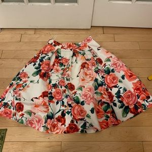Puffy floral Eliza J skirt!